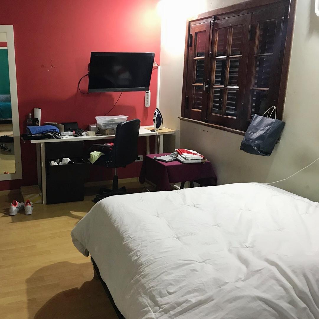 hermoso chalet con fondo y piscina