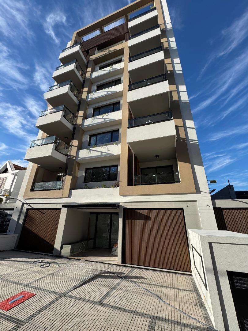 Departamento de 2 ambientes con doble cochera