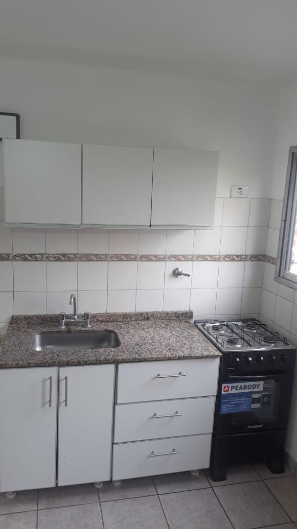 Duplex en alquiler de tres ambientes