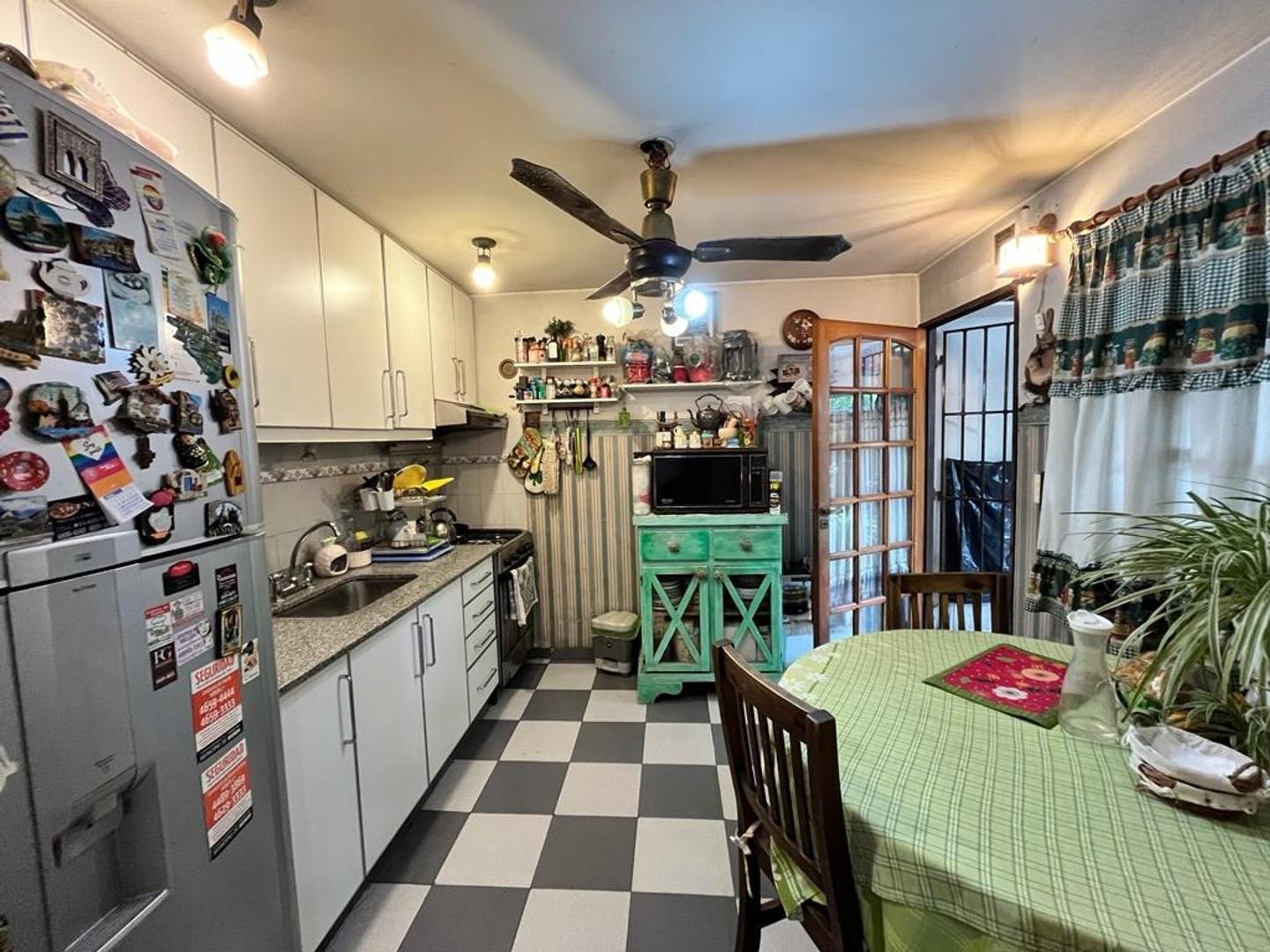 Casa 3 ambientes con 2 baños