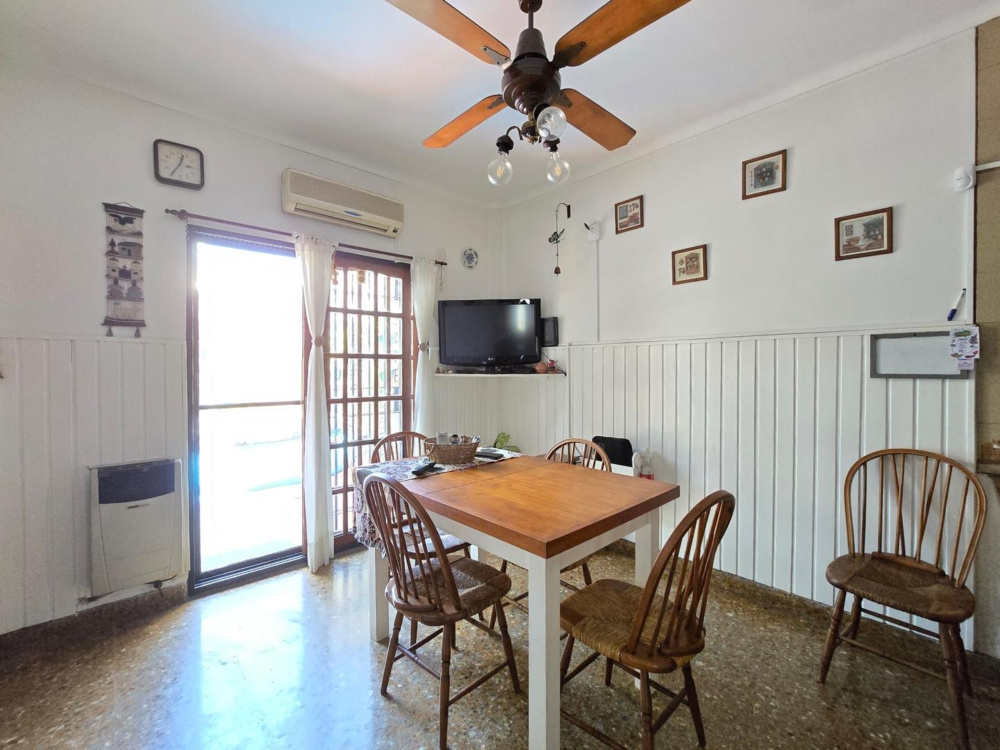 Amplia Casa en Venta en Villa Luzuriaga