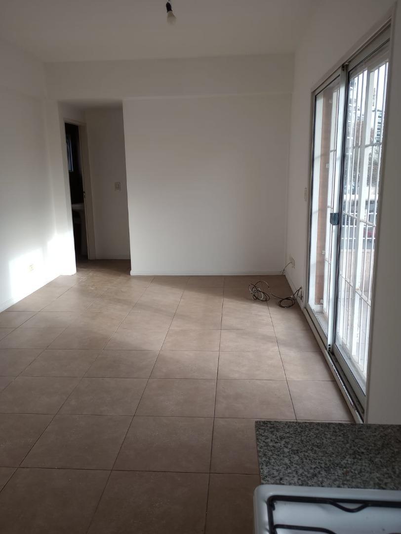 2 amb Fte Balcón M/Lum en esquina