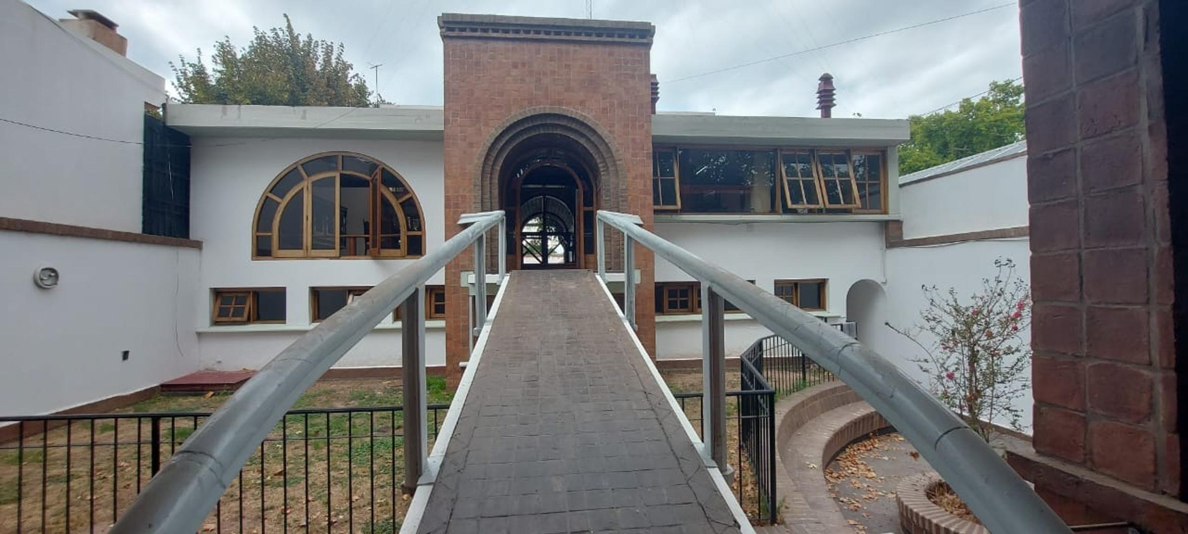 CASA EN OLEGARIO ANDRADE - QUINTA SECCION