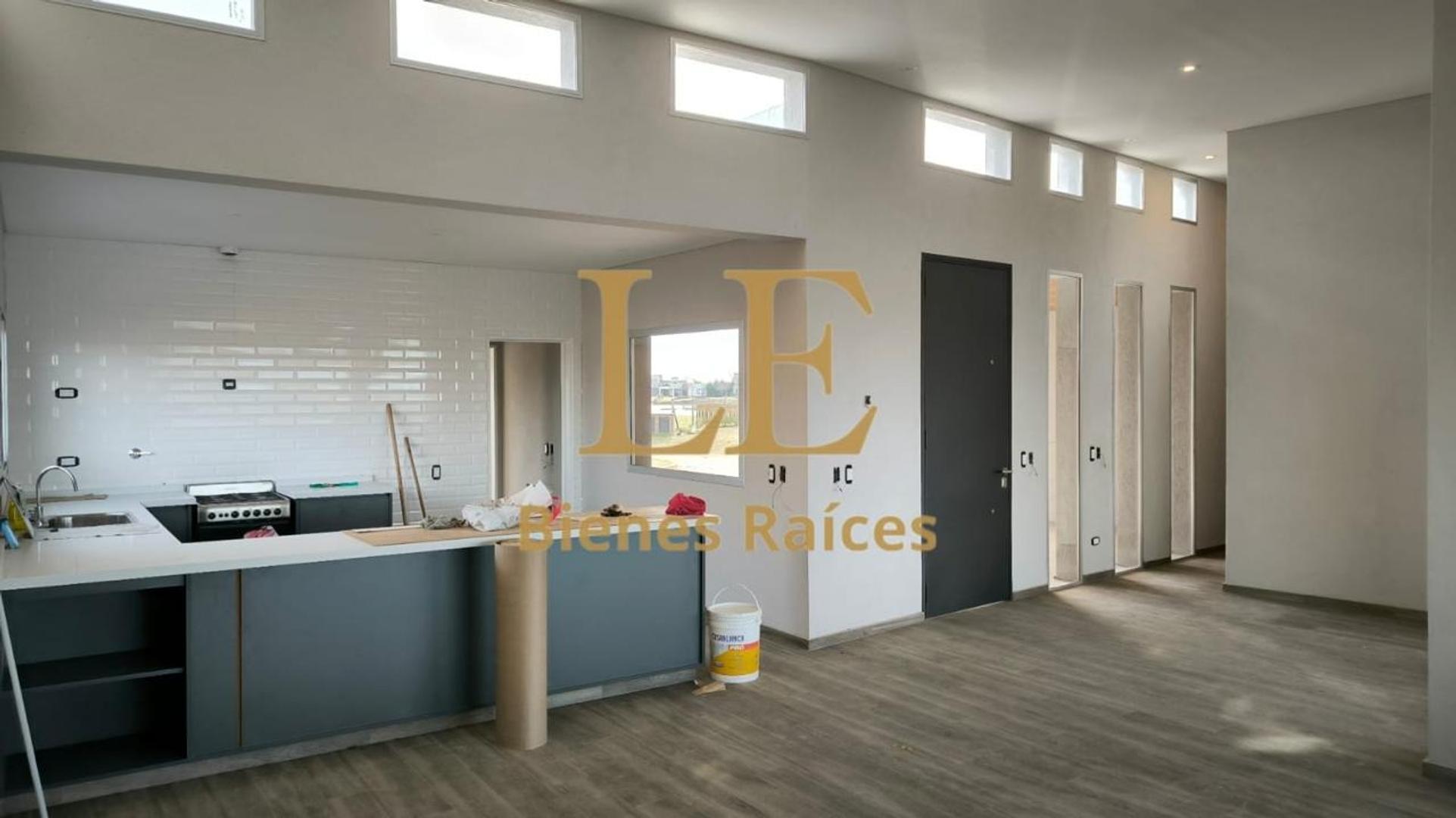 Casa en Venta con 5 cocheras