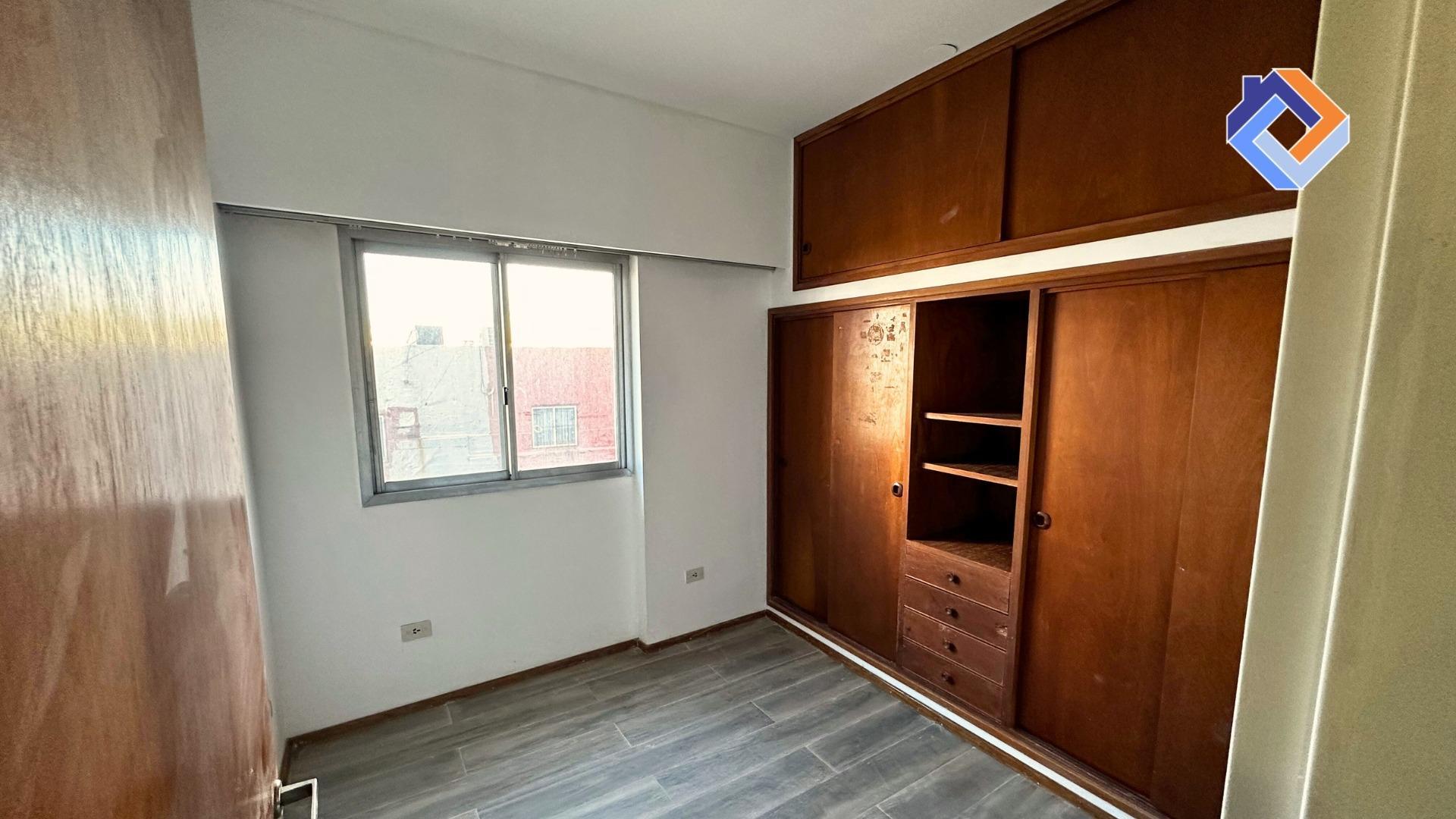 Amplio departamento en Avenida Rocca