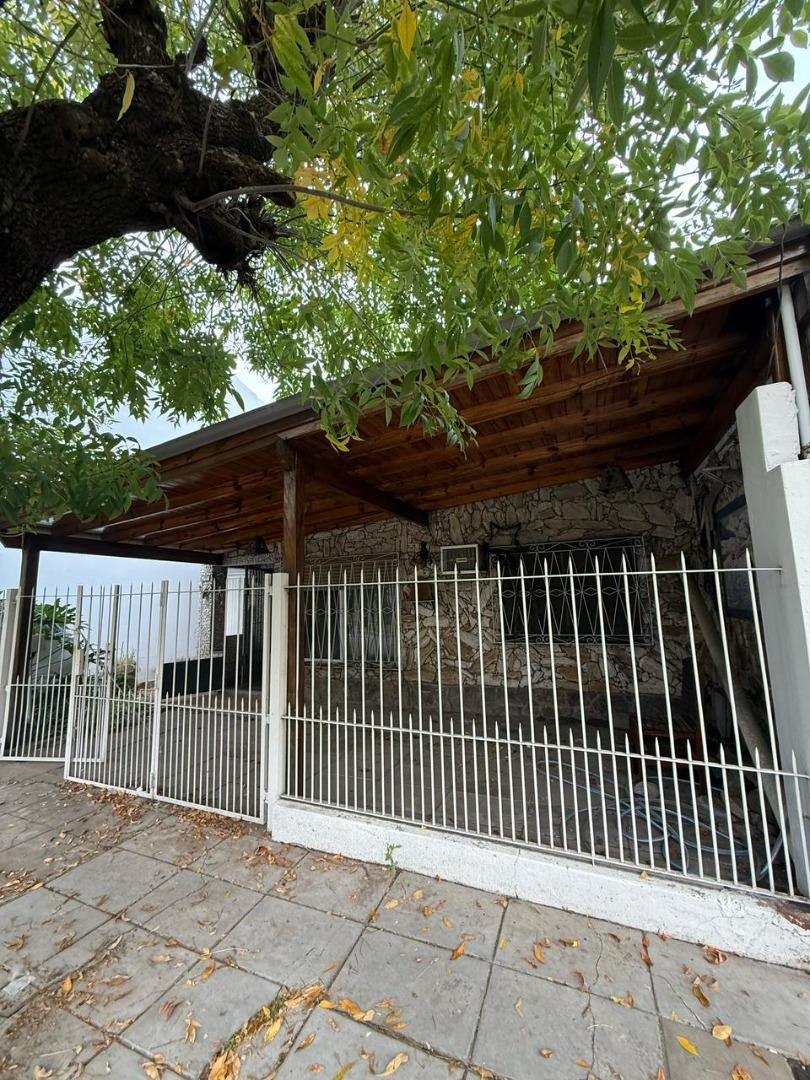 Casa a refaccionar en Castelar Sur