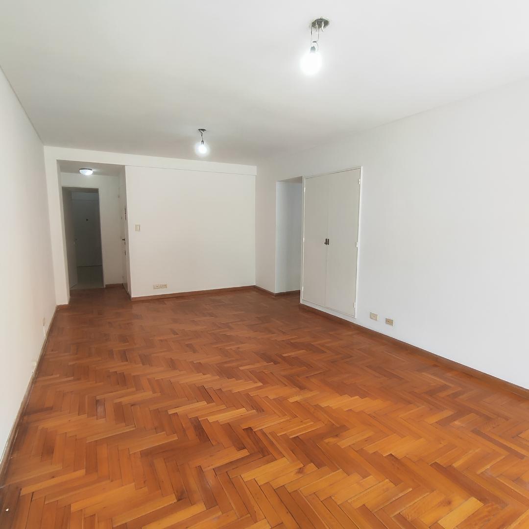 Azcuenaga 1000, Piso 4