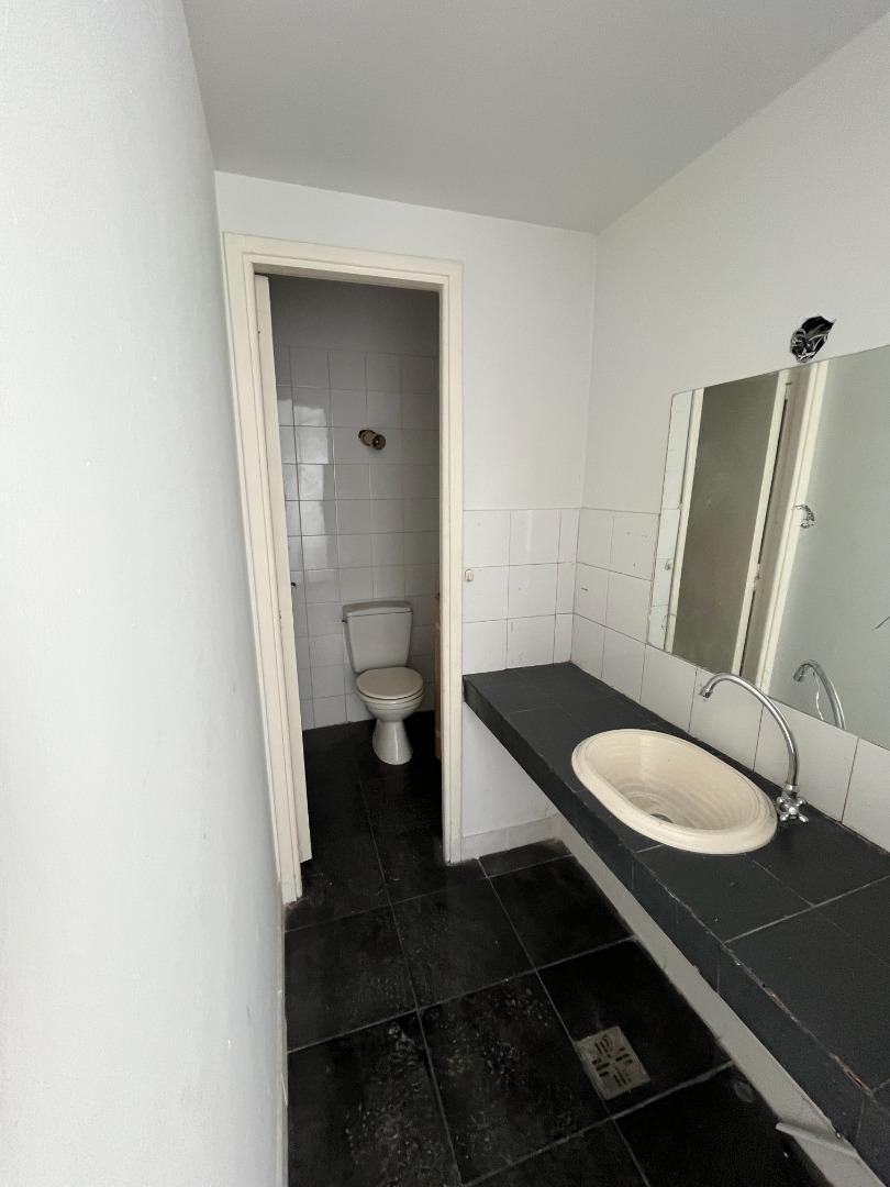 Alquiler. Oficina. 3 Ambientes. Perón y Montevideo.