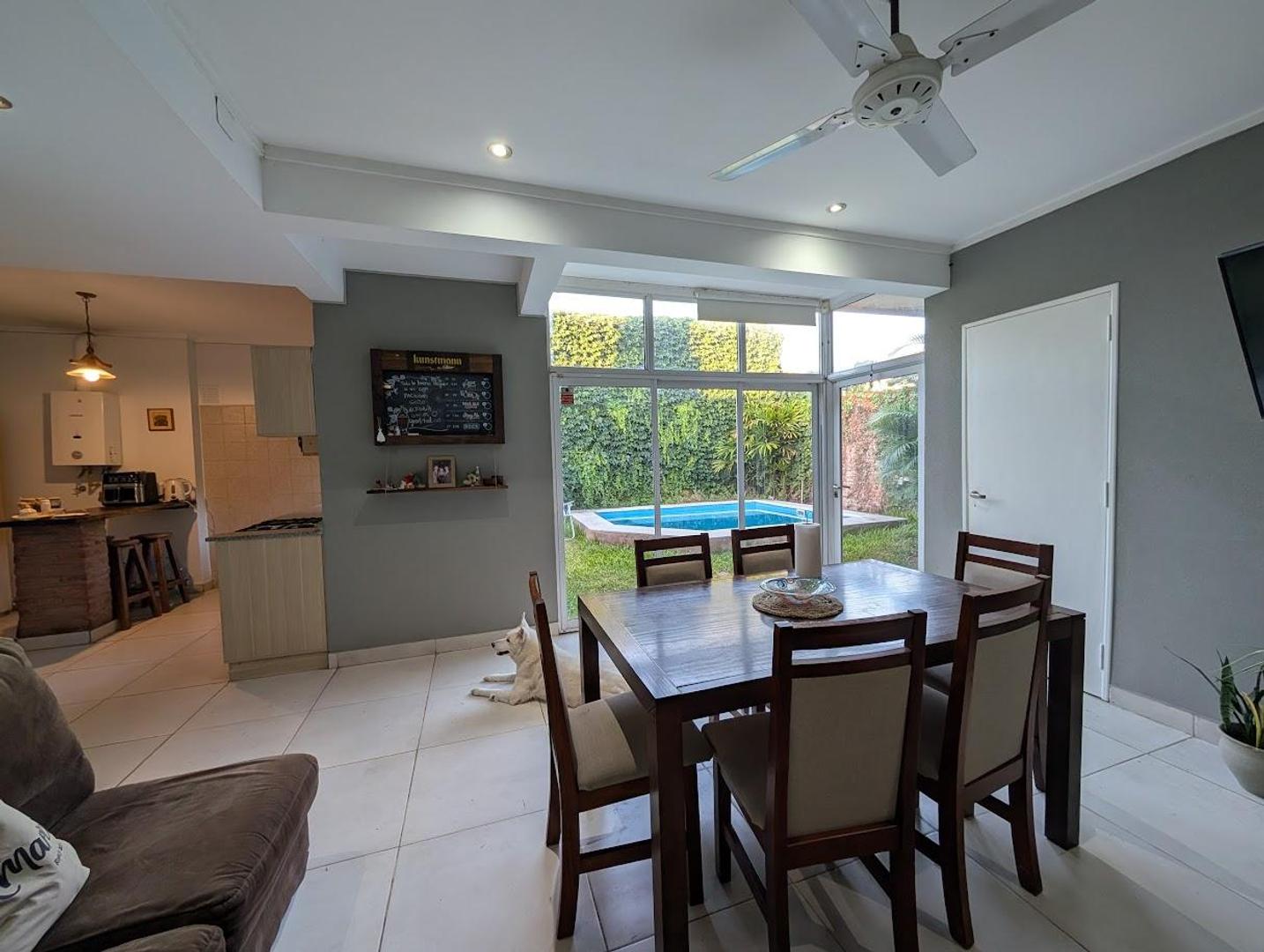 Casa en Venta con 2 cocheras