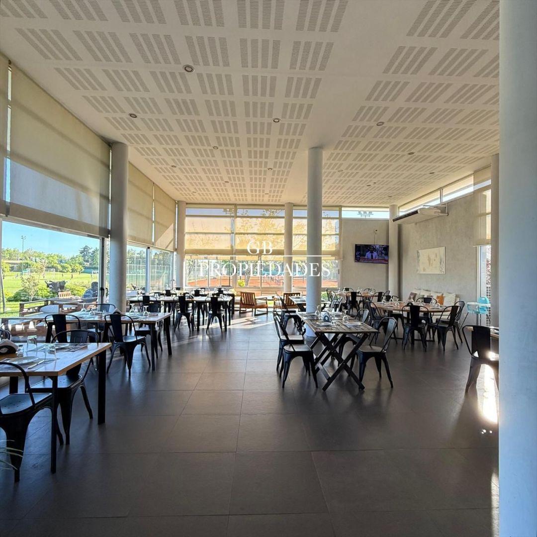 Casa 7 ambientes con 5 baños