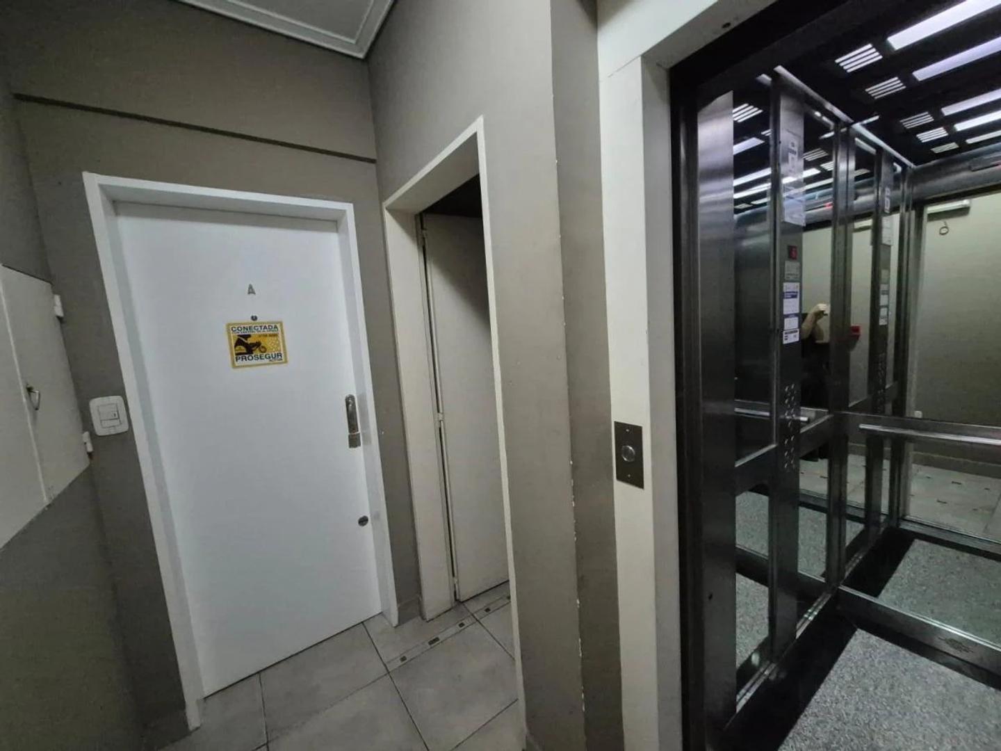 Las Piedras 1200, Piso 6