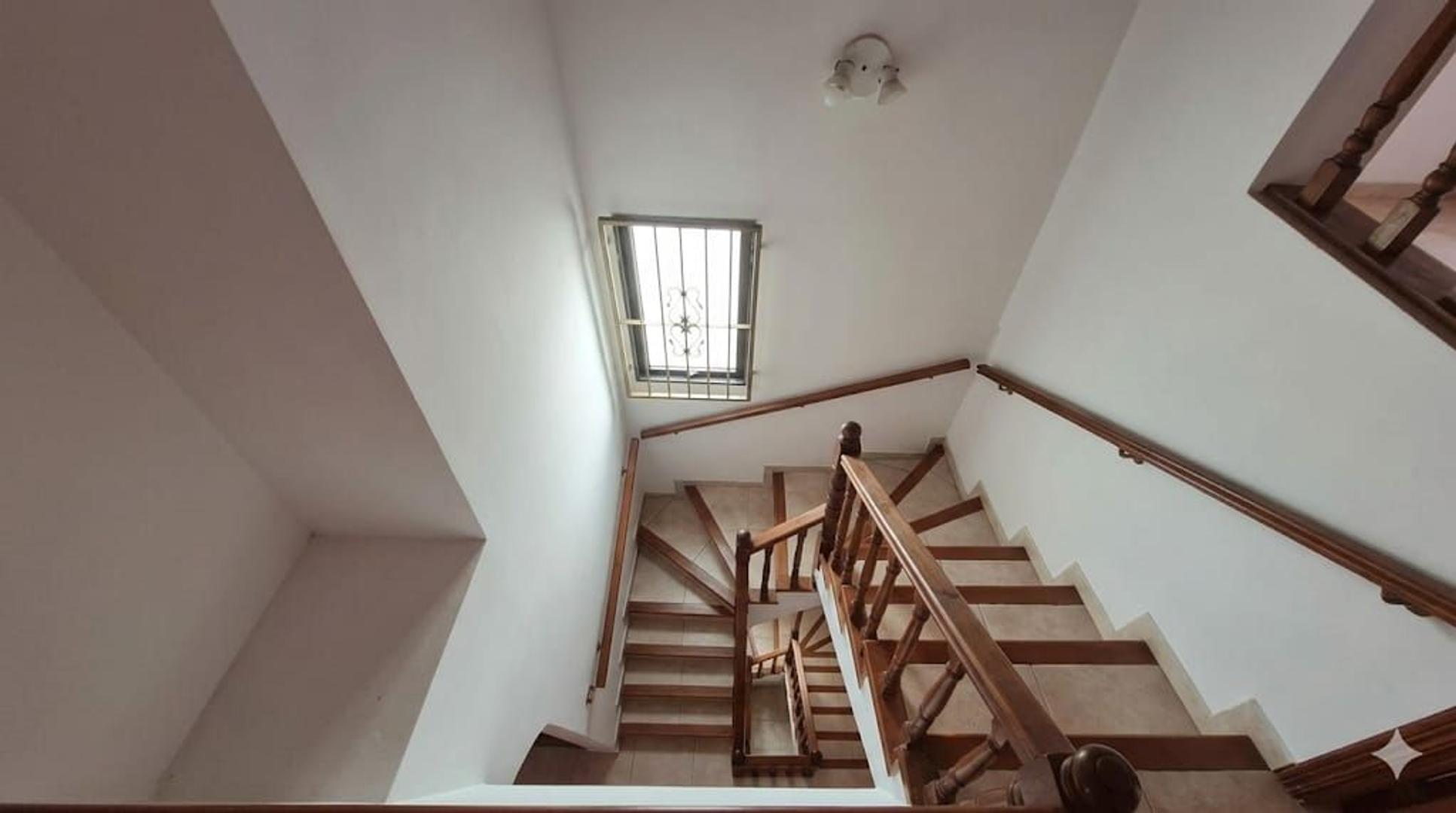 Casa en Alquiler con 1 cochera