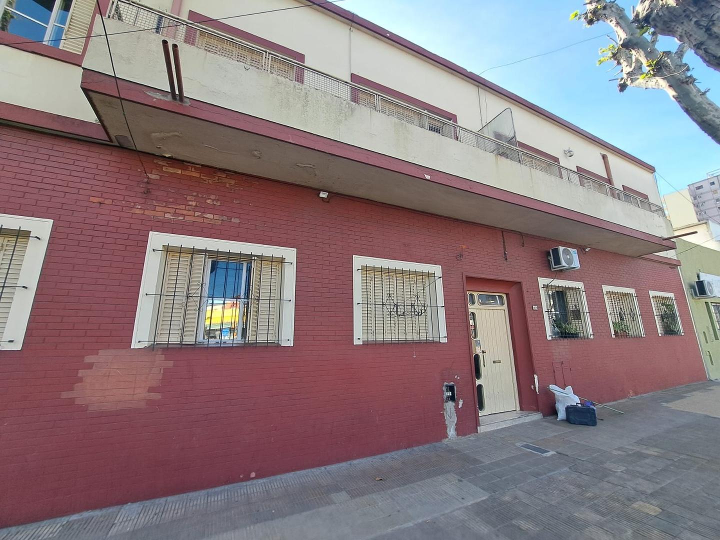 DEPTO DE 3 AMB SOBRE AV. MITRE BAJAS EXPENSAS