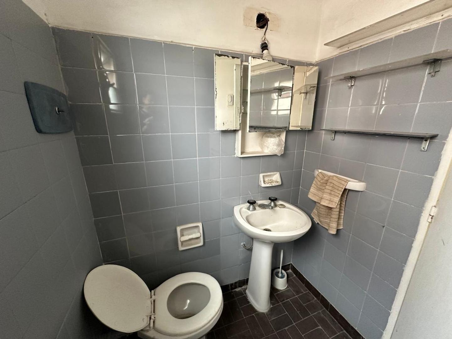 Departamento 1 ambiente frente con balcón