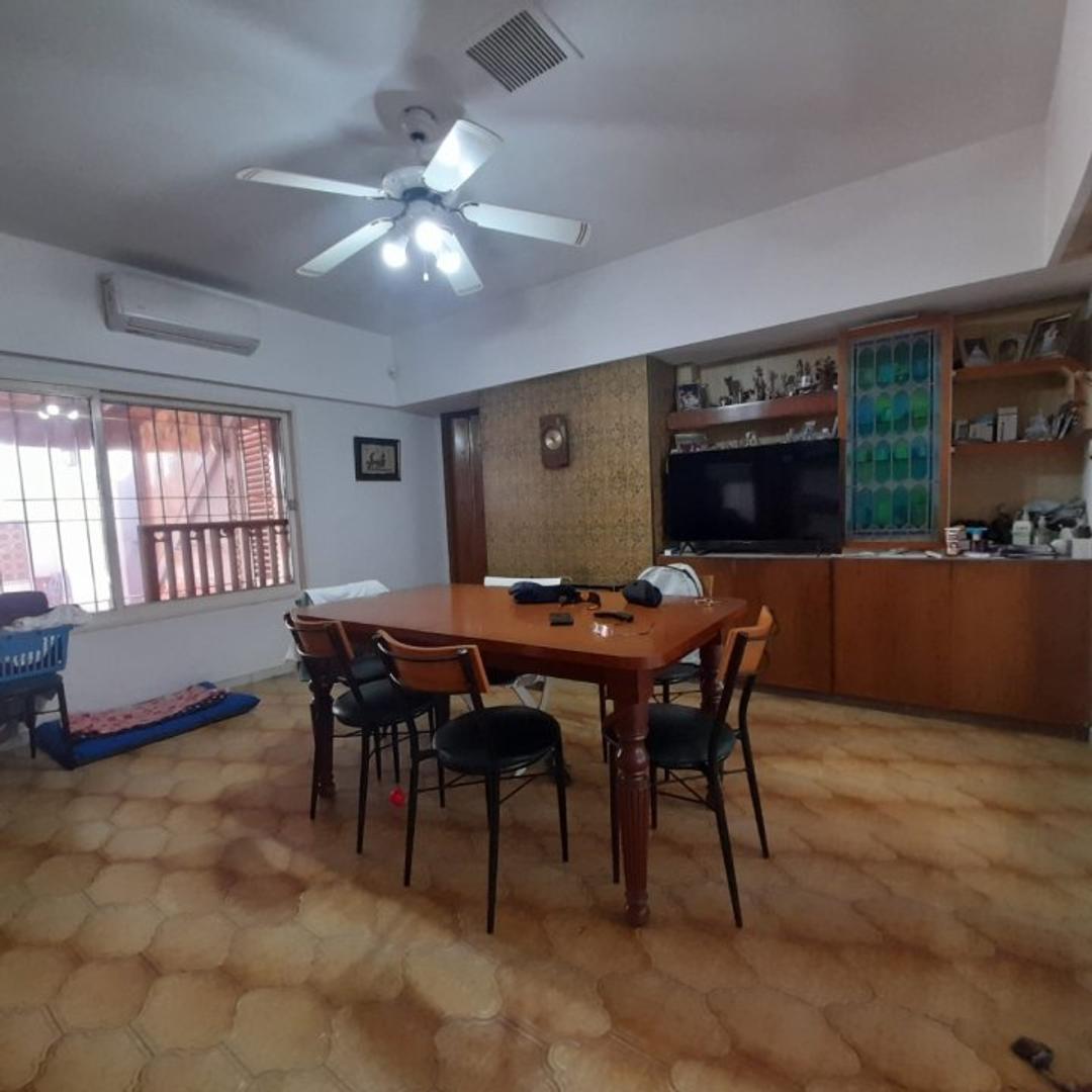 Ituzaingo ,chalet 6 Ambientes De Categoria