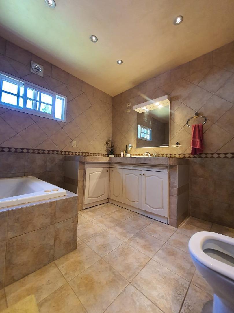 Casa 3 ambientes con 2 baños