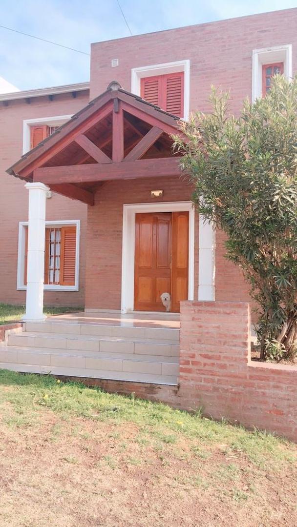 CASA EN VENTA B° ALTOS DE LA CALERA, LA CALERA