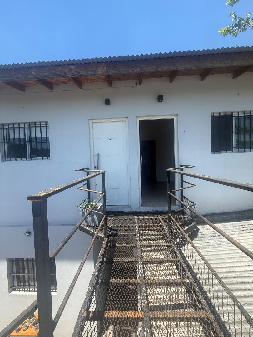 Departamento en PH en primer piso Luis Guillon