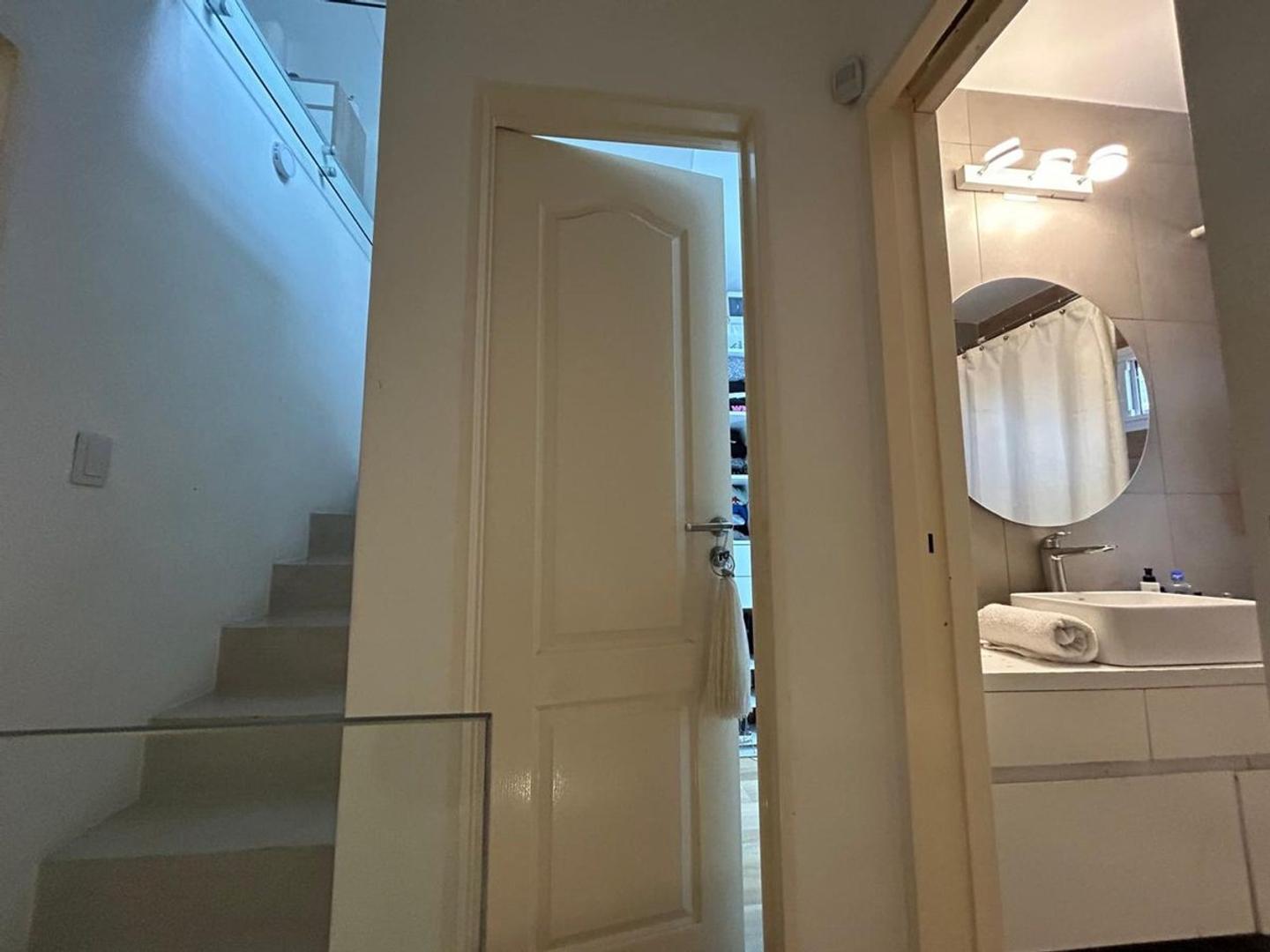 VENTA TRIPLEX 3 AMB+ VESTIDOR LANUSITA APTO CREDIT