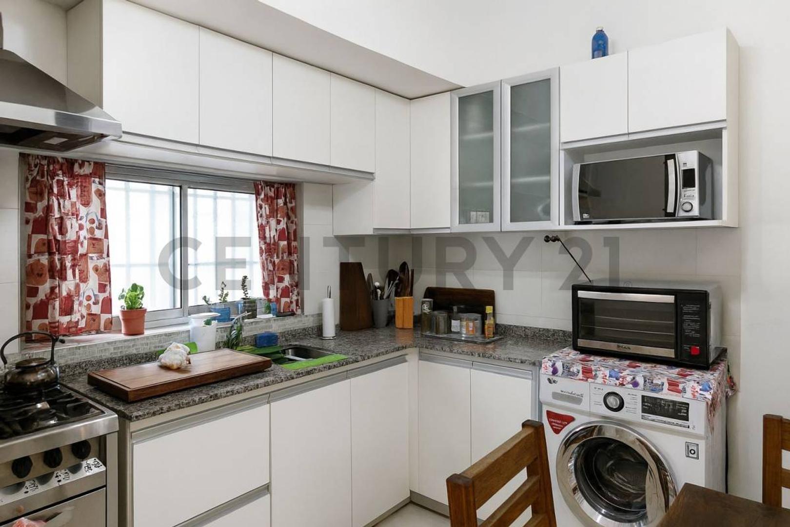 Coronel Pringles 1100, Piso 0