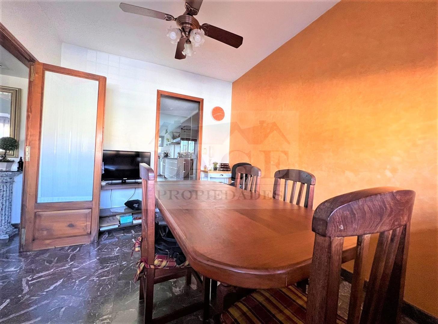 Casa en Venta con 4 cocheras