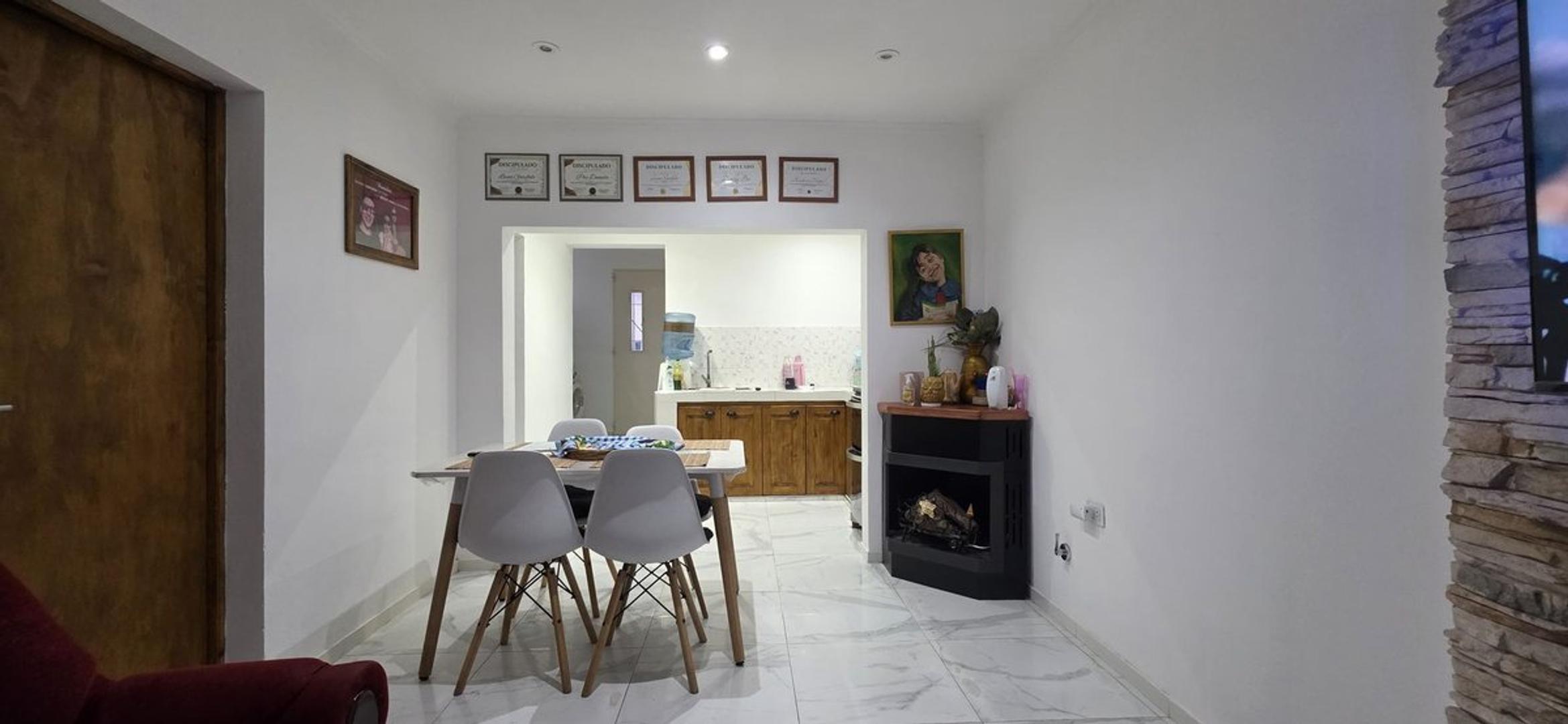 Casa 3 ambientes con 2 baños