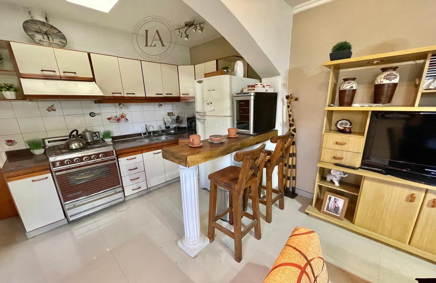 Casa 4 ambientes con 2 baños