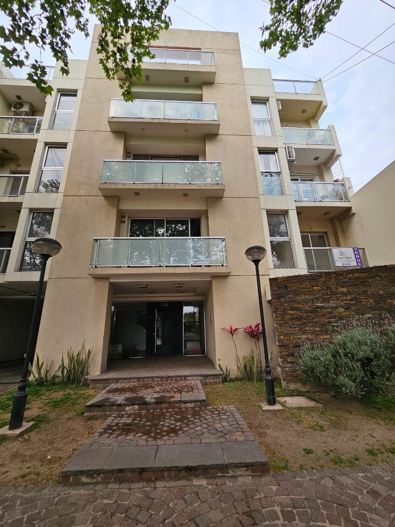 Gral Carlos María De Alvear 300, Piso 1