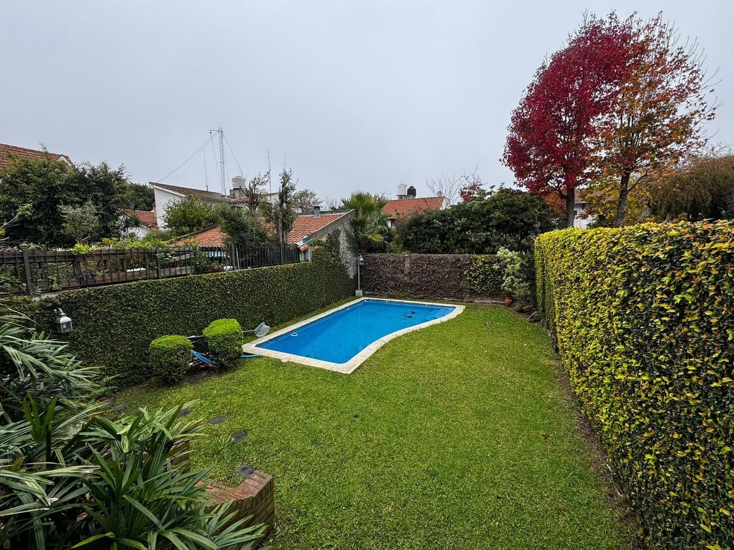 GRAN CASA, 6 AMBIENTES, MARTINEZ, PILETA, COCHERA, JARDIN 