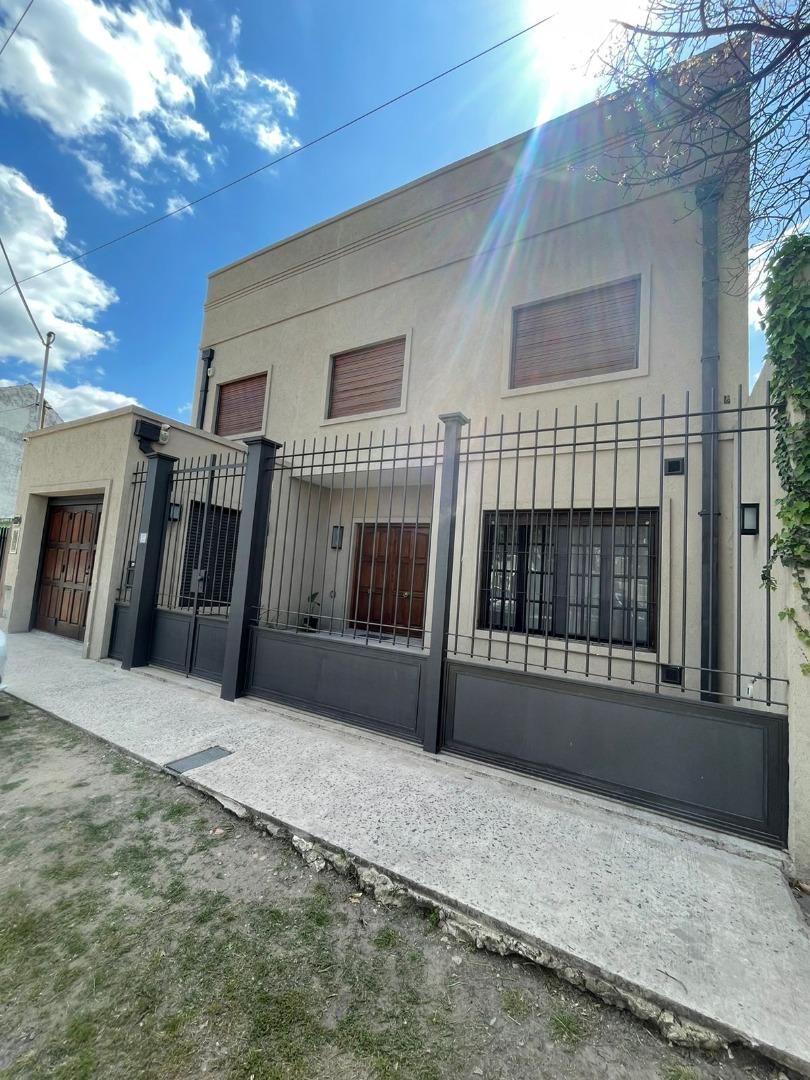 Casa Racionalista en venta Ituzaingo excelente estado
