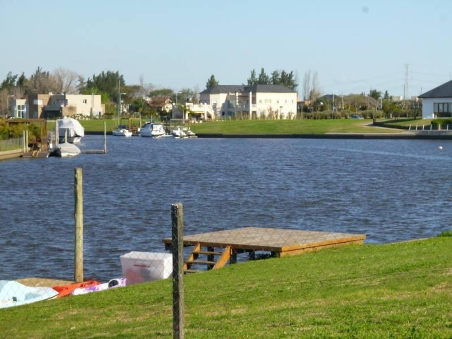 Terreno en Venta en Albanueva, USD 1.300.000