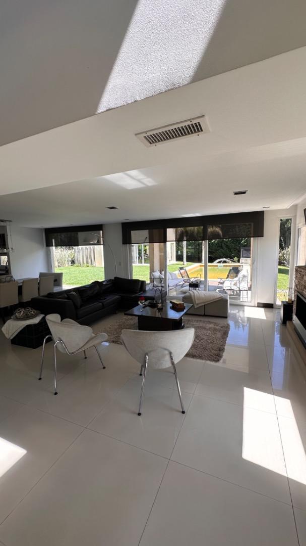 CASA EN VENTA TERRAVISTA 4 DORMS LOTE CENTRAL PRIVACIDAD