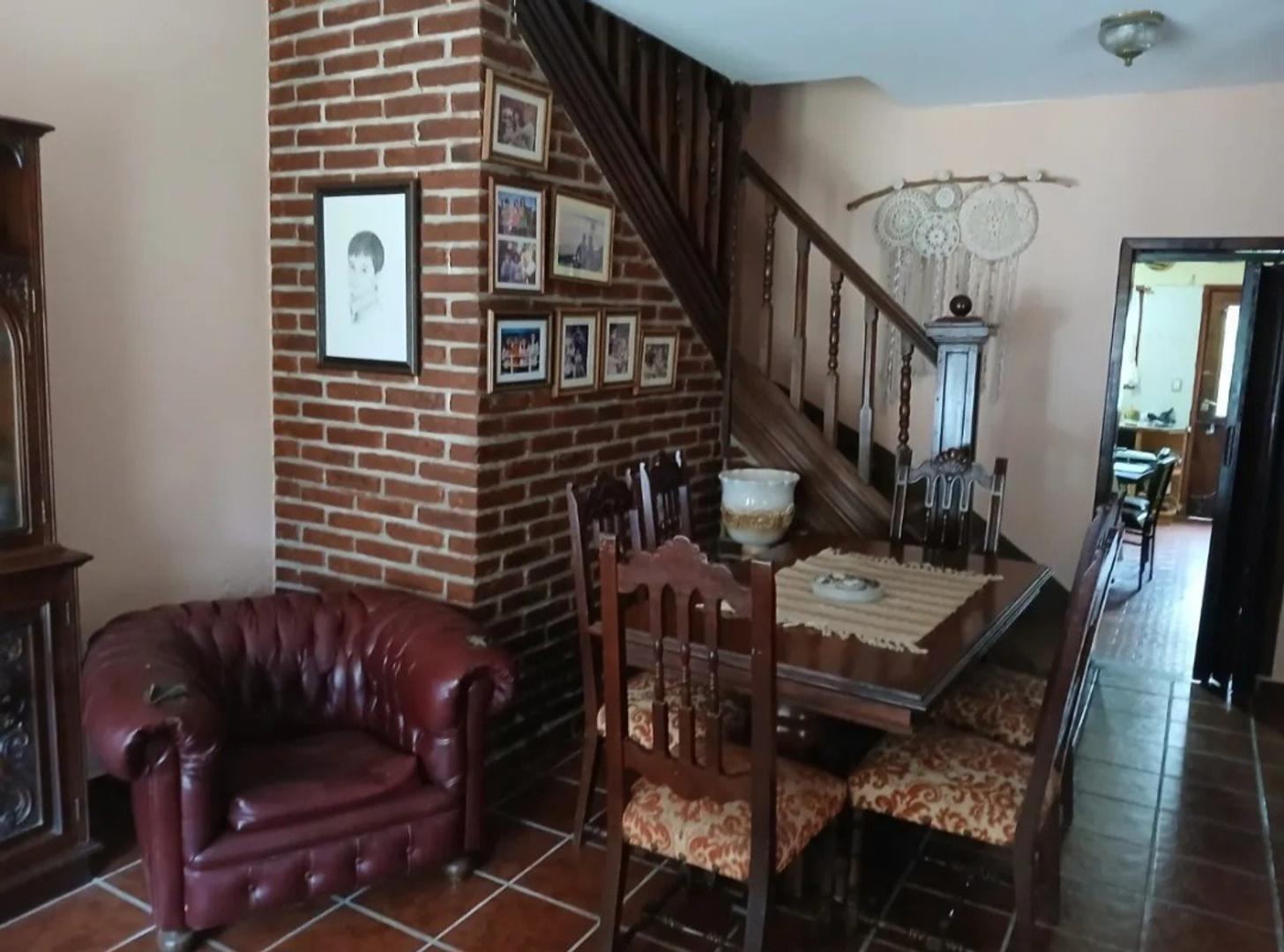 Casa 5 ambientes con 2 baños