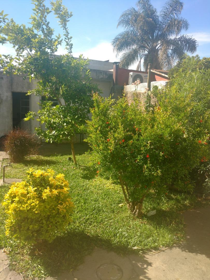 CHALET 3 AMBIENTES CON GALERÍA CUBIERTA Y COCHERA