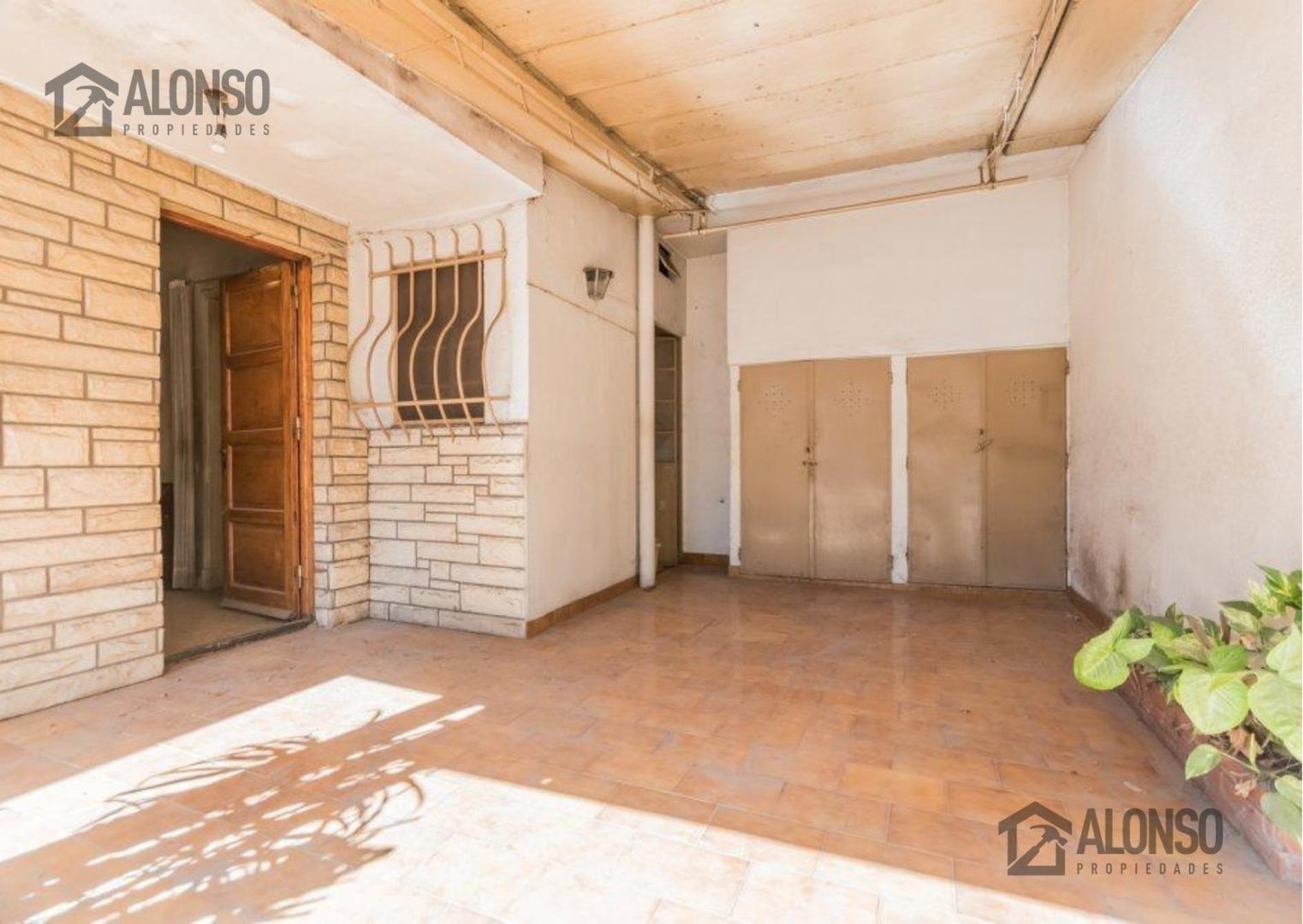 Casa en Alquiler con 1 cochera