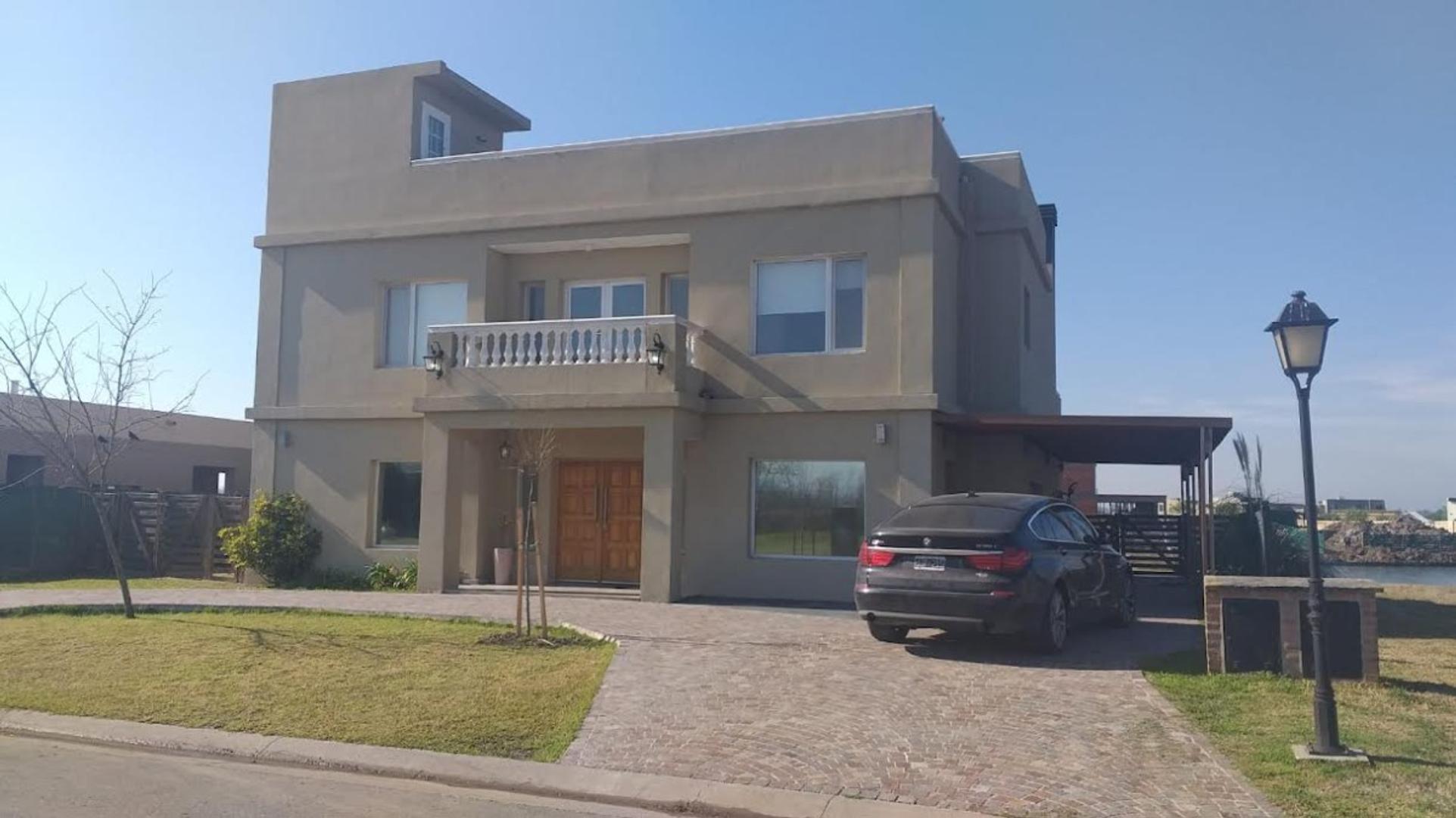 Hermosa casa en venta al agua Area 10 San Sebastian