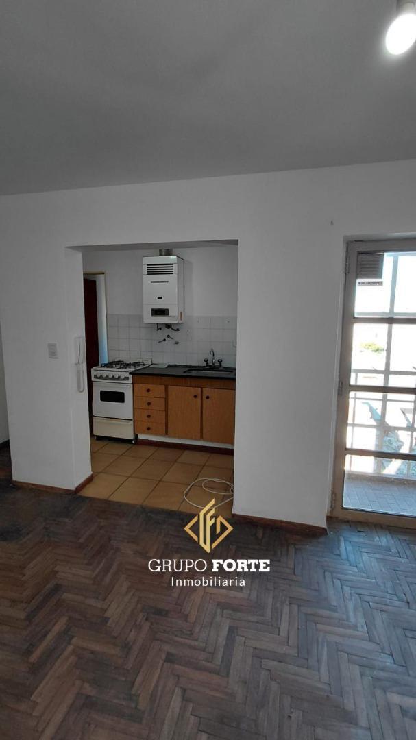 Departamento en Alquiler en Alberdi, $ 380.000