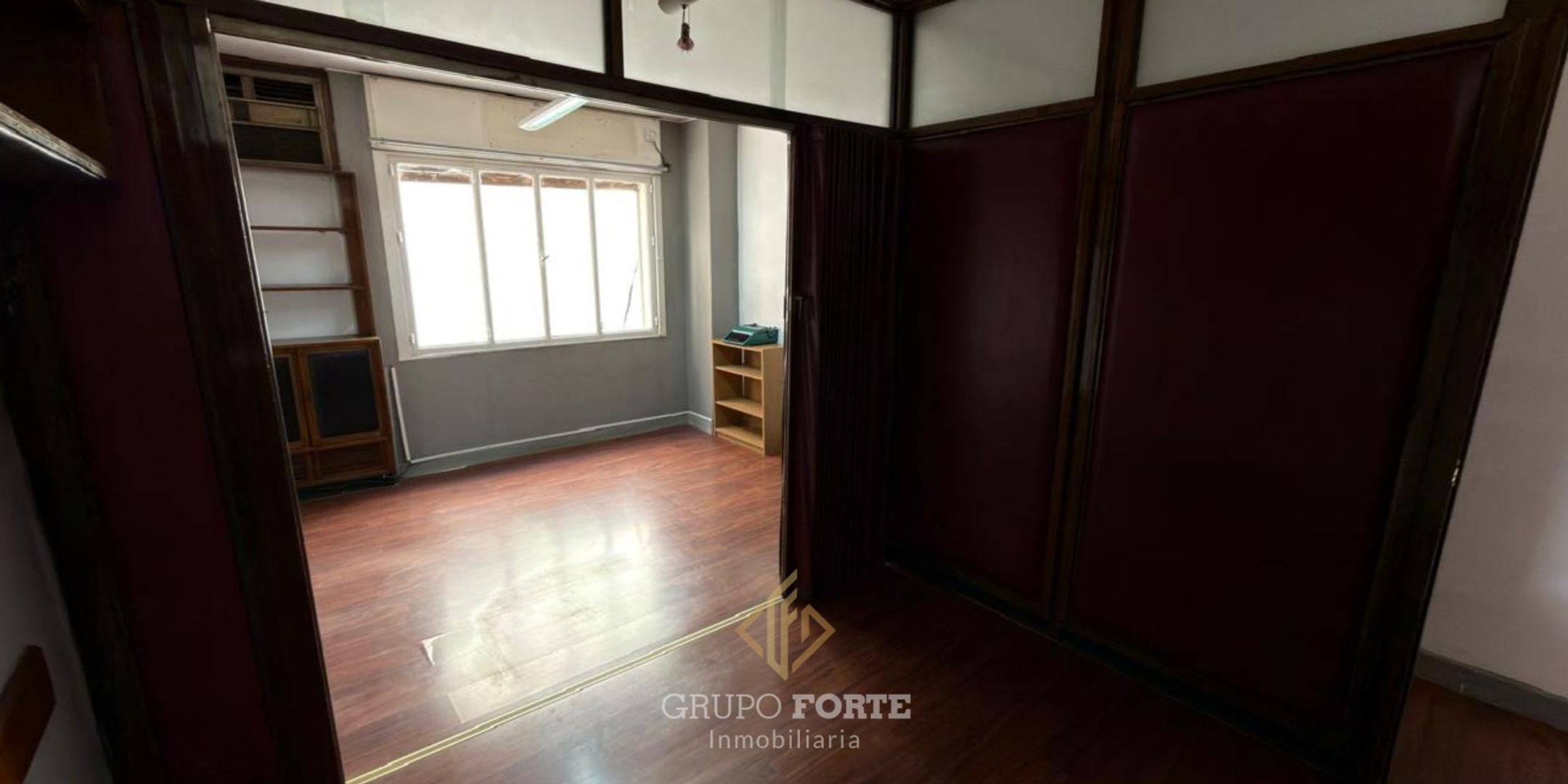 Duarte Quiros 545 , Piso 3