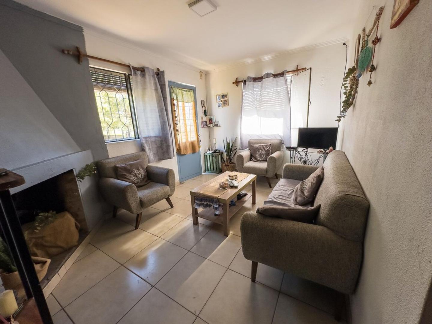 Casa 5 ambientes con 1 baño