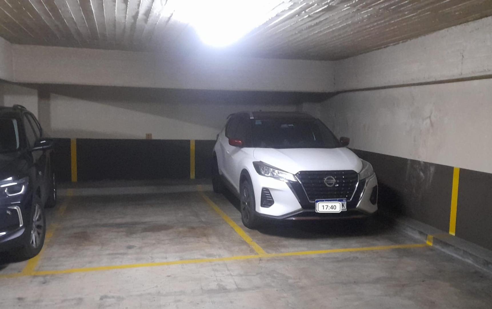 Cochera Fija y Cubierta en 1er Sub por Montacargas