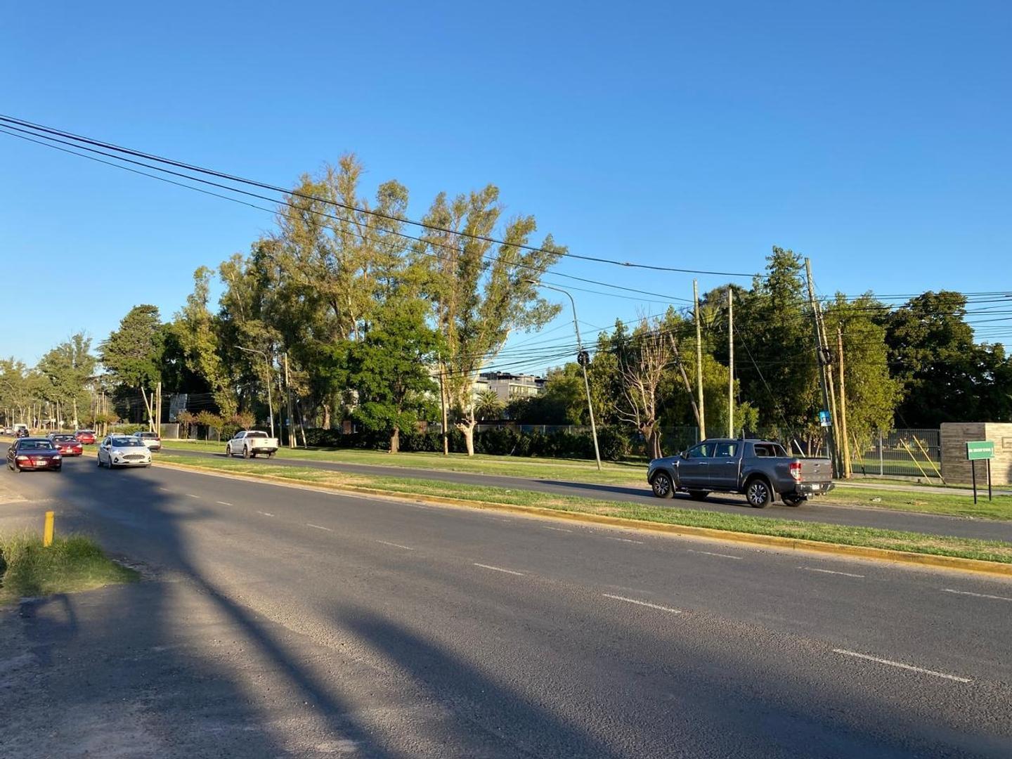 Av. José E. Uriburu 1100