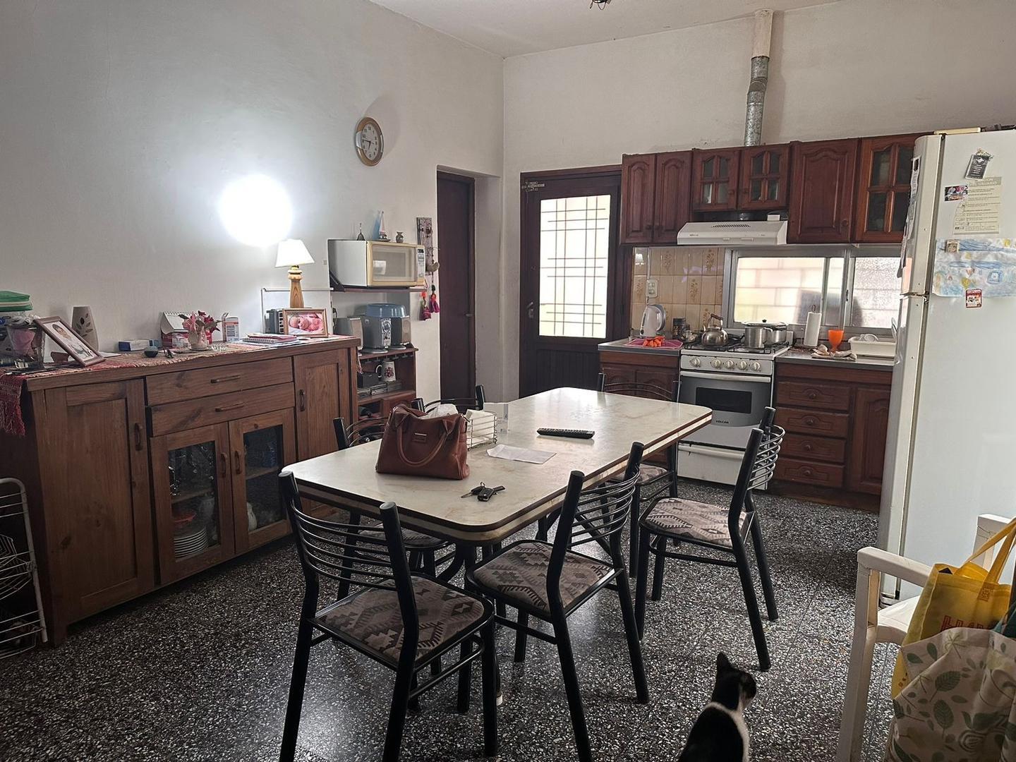 Casa 4 ambientes con 1 baño