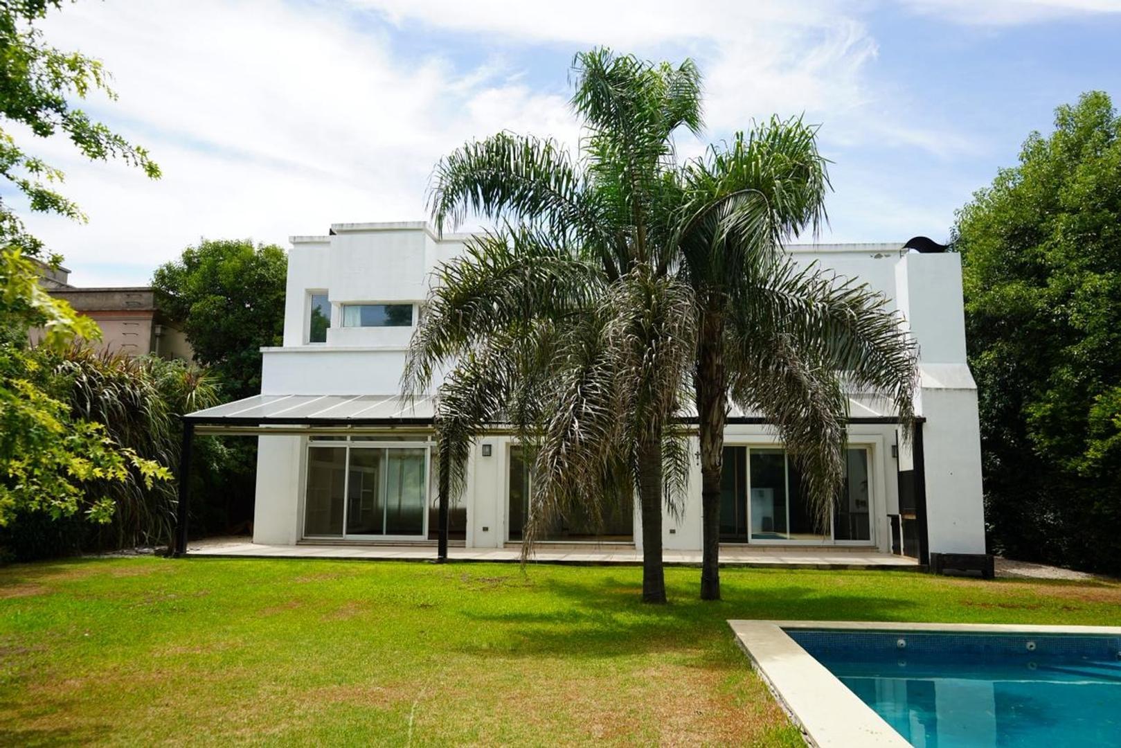 Casa venta barrio Cerrado La Horqueta San Isidro