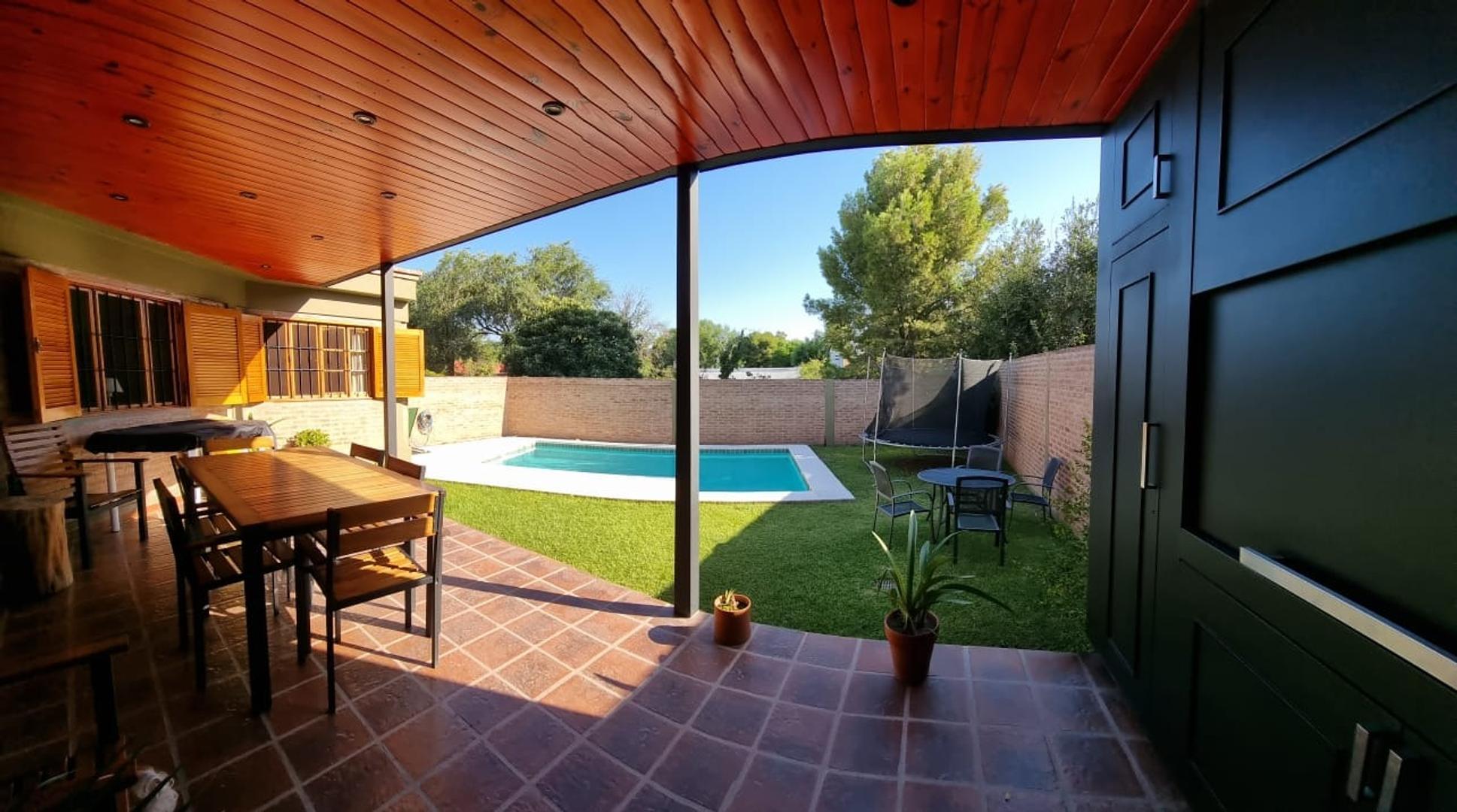 Casa En Venta Arguello 3 Dormitorios Pileta