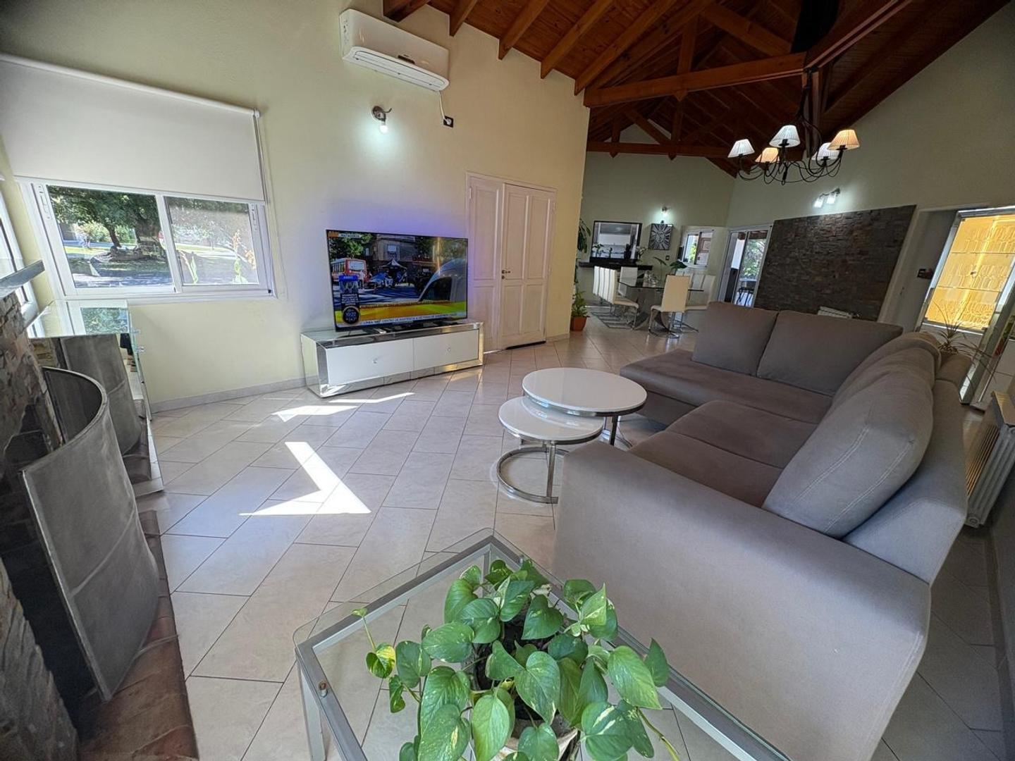 Casa 4 ambientes con 3 baños