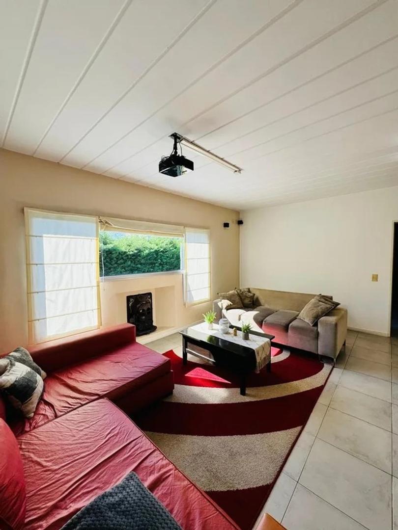 Casa en Venta con 2 cocheras