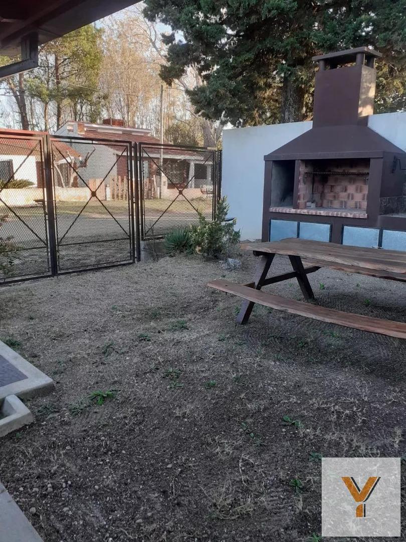 Casa en venta - 2 Dormitorios 1 Baño - Cochera - 220Mts2 - Las Toninas