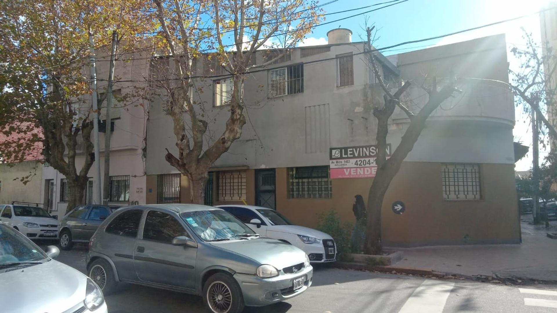 AMPLIA CASA EN 2 PLANTAS USO RESIDENCIAL O COMERCIAL