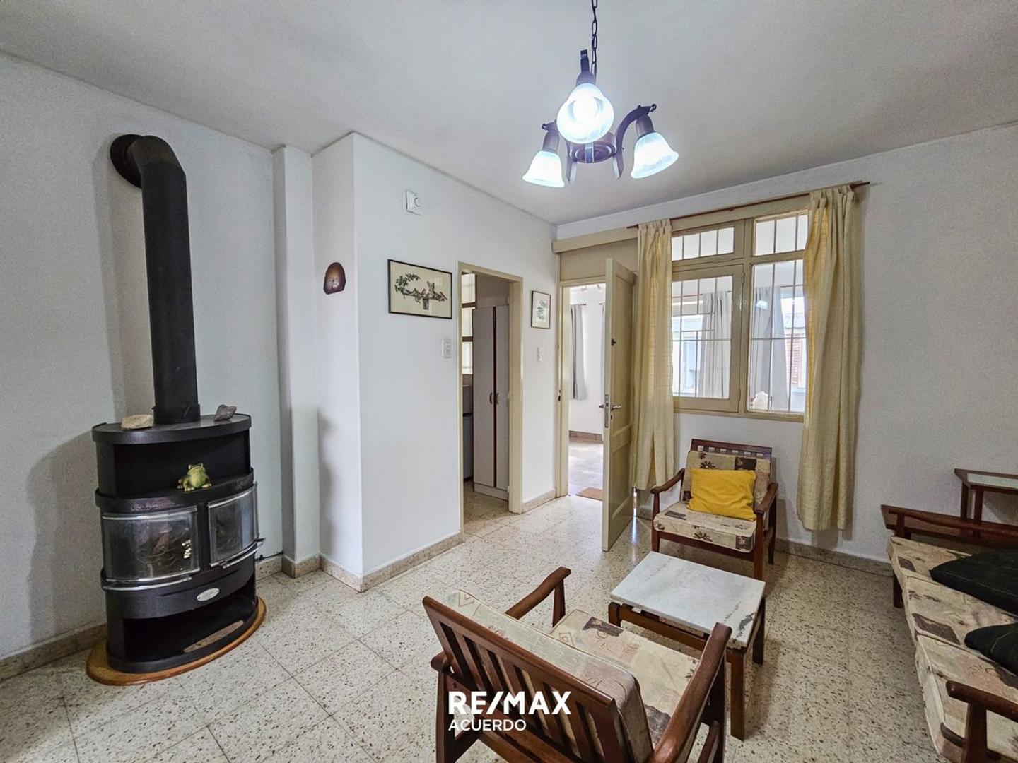 Casa 3 ambientes con 1 baño