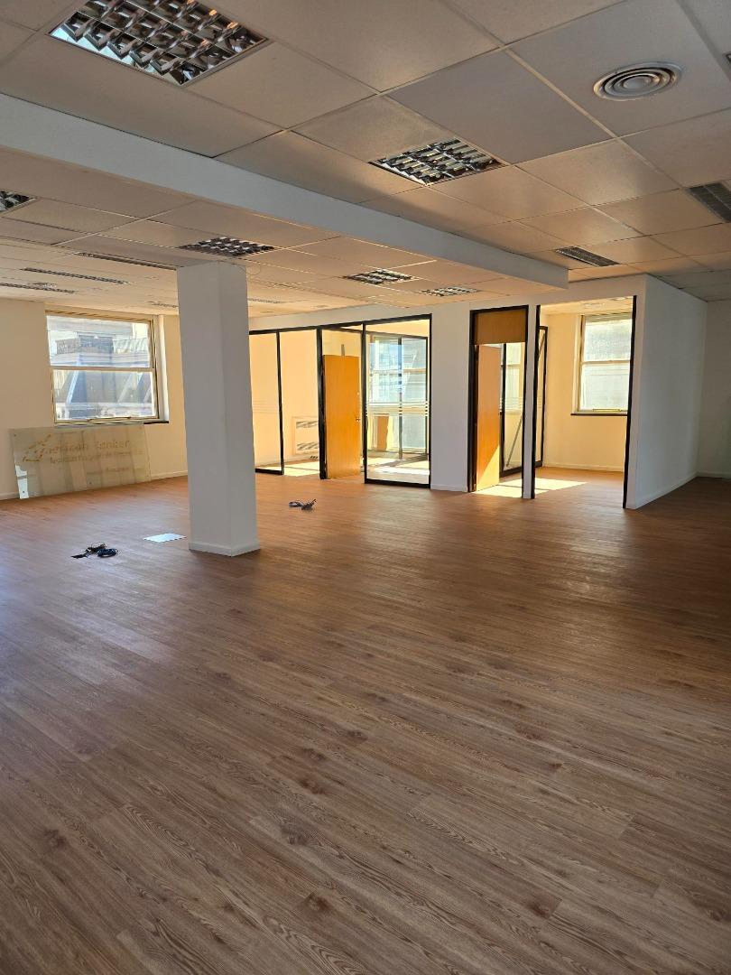 Oficinas de 700m2 a nuevas màs dos cocheras - RETASADAS